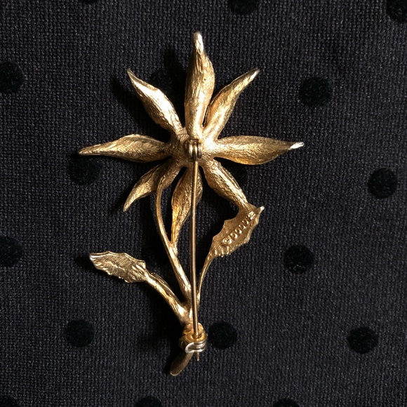 Vintage golden flower brooch - Picture 2 of 3